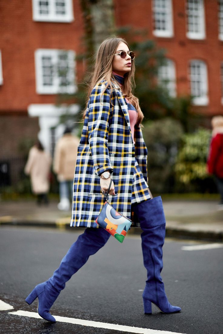 7․ OVER-THE-KNEE-BOOTS