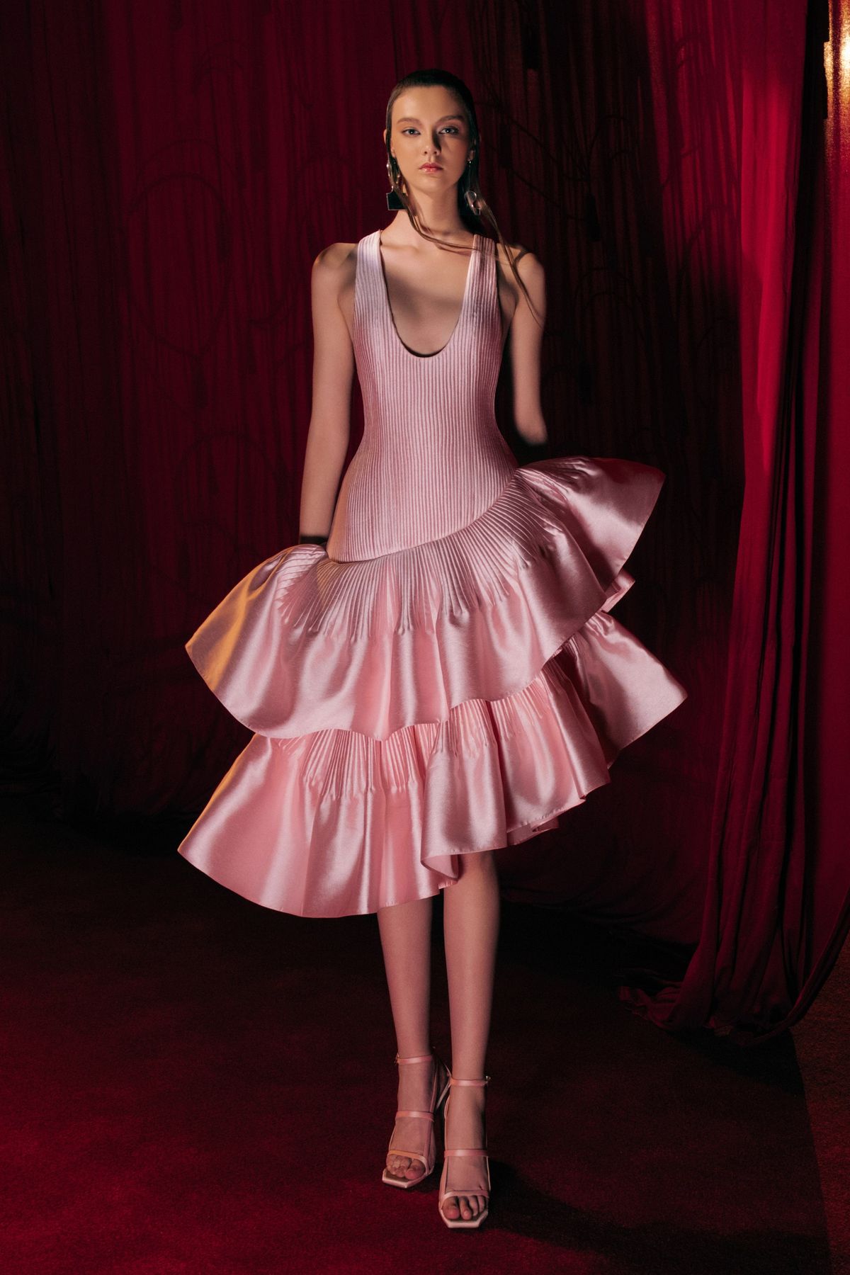 LOW-WAIST DRESS SILHOUETTES