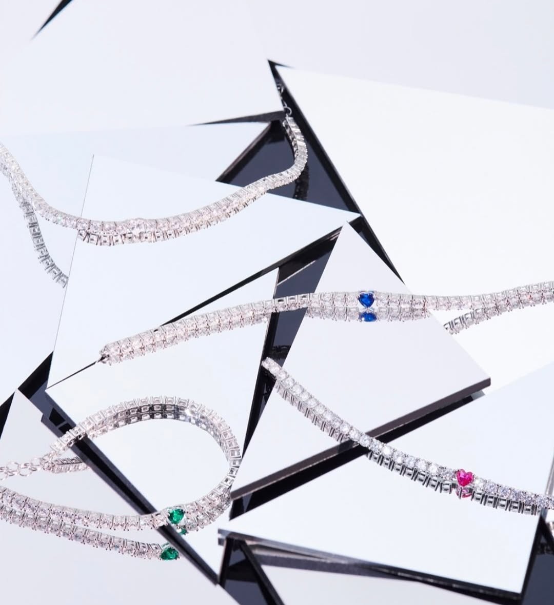 Small Signs of Affection (10,000–25,000 AMD) 